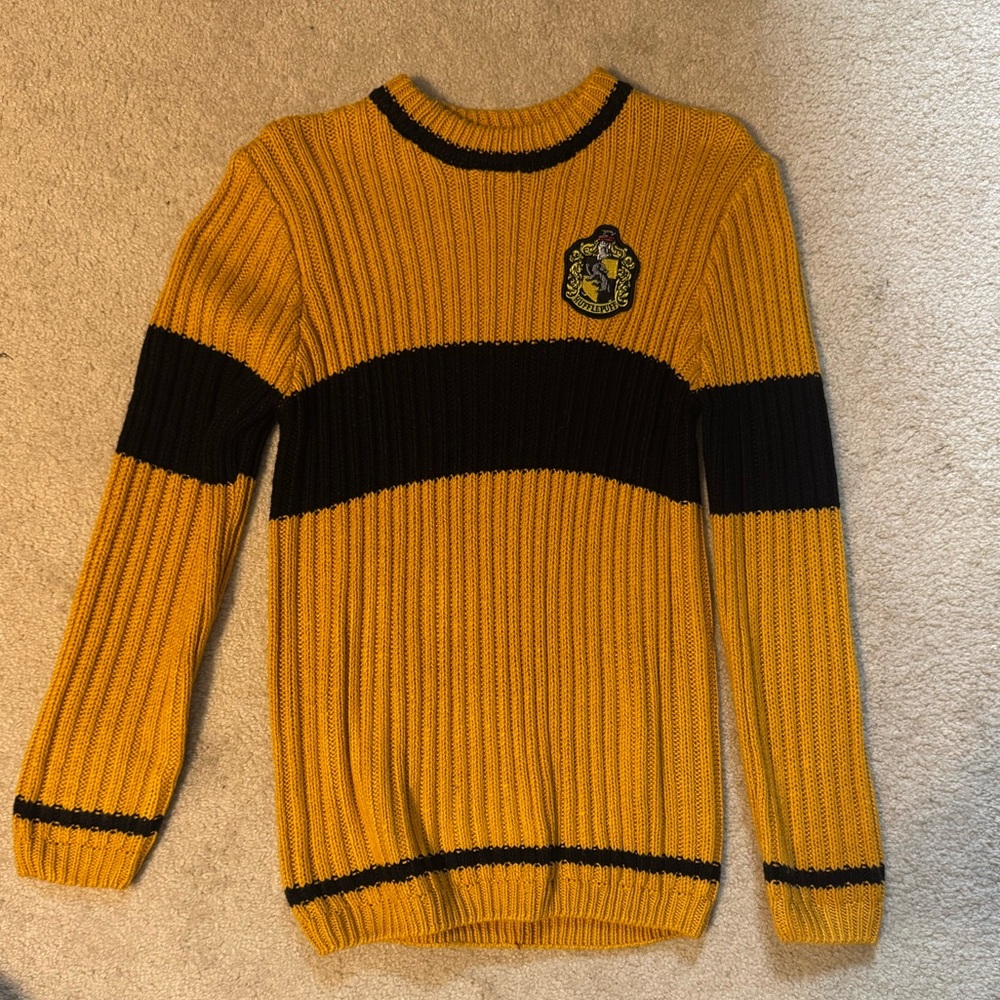 NWT Harry Potter Hufflepuff  Sweater